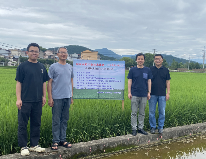 科技赋能绿色防控   岗站联动提质增效