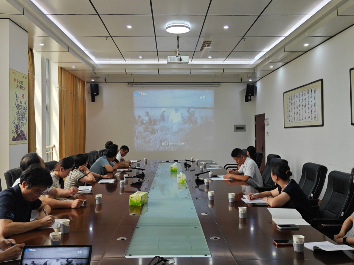 以榜样砥砺初心 校准政绩坐标